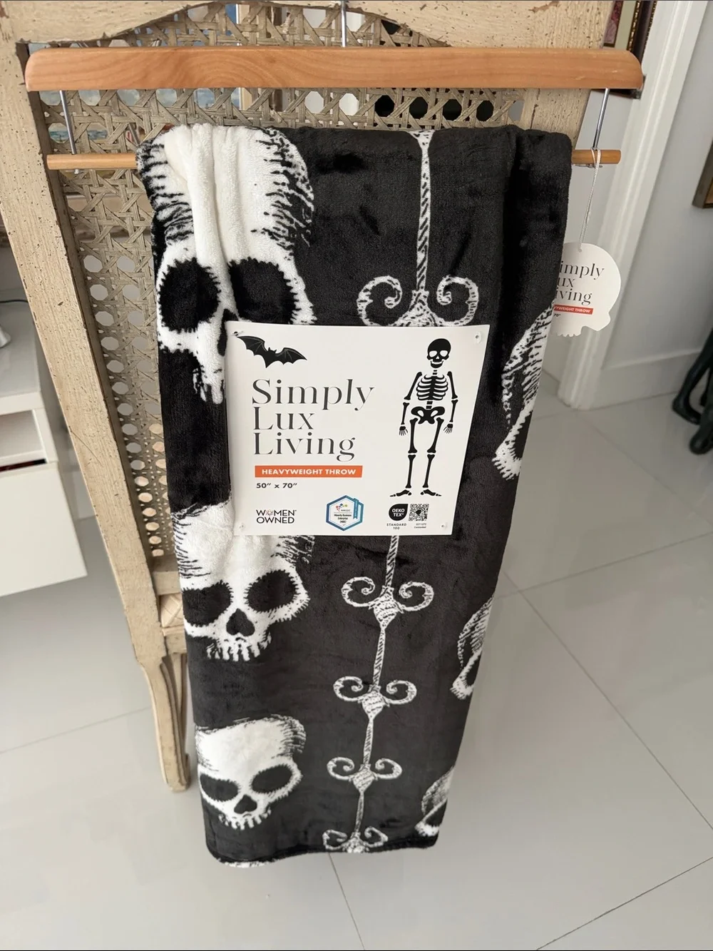 Simply Lux Living Halloween Black & White Skull & Hearts Plush Throw Blanket